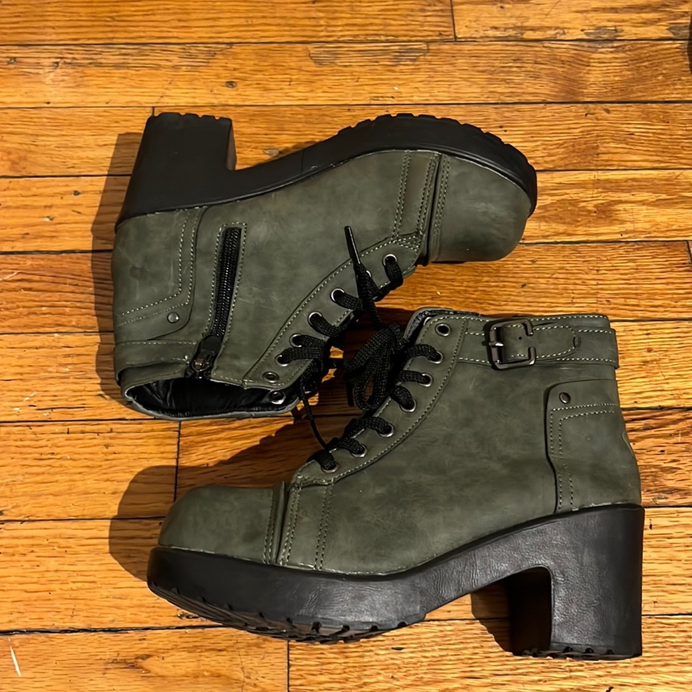 Heeled boots